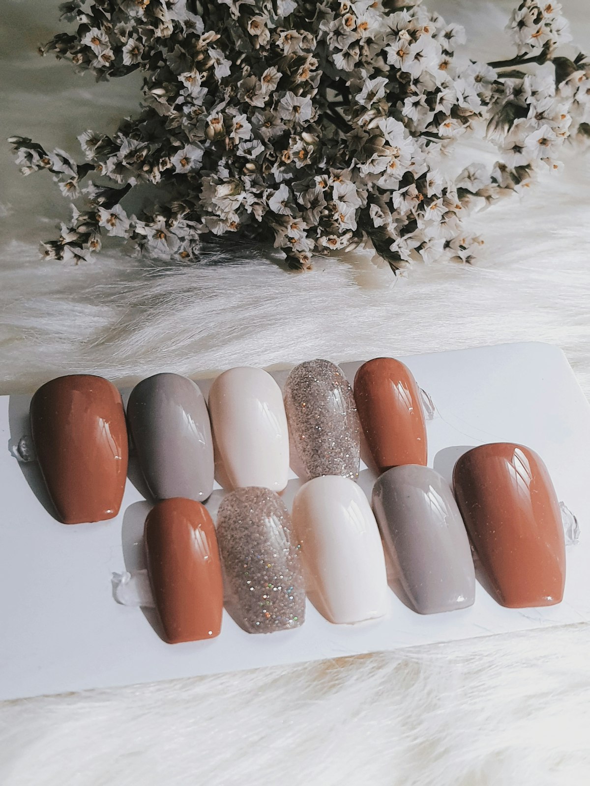 Acrylic Press-On Nails: Salon Look in 10 Minutes at Home