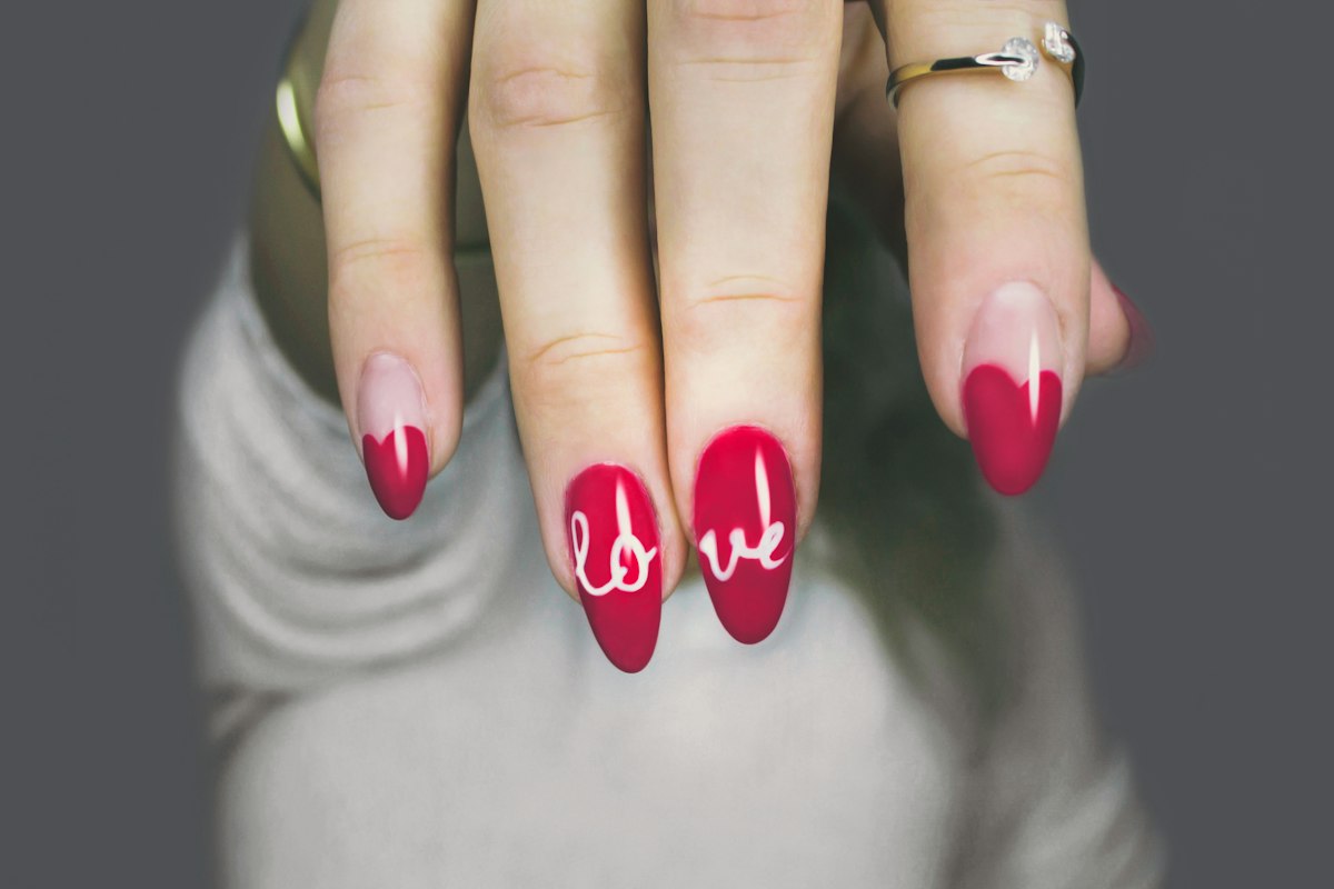 Short Coffin Nails: Edgy Elegance for Everyday Practicality